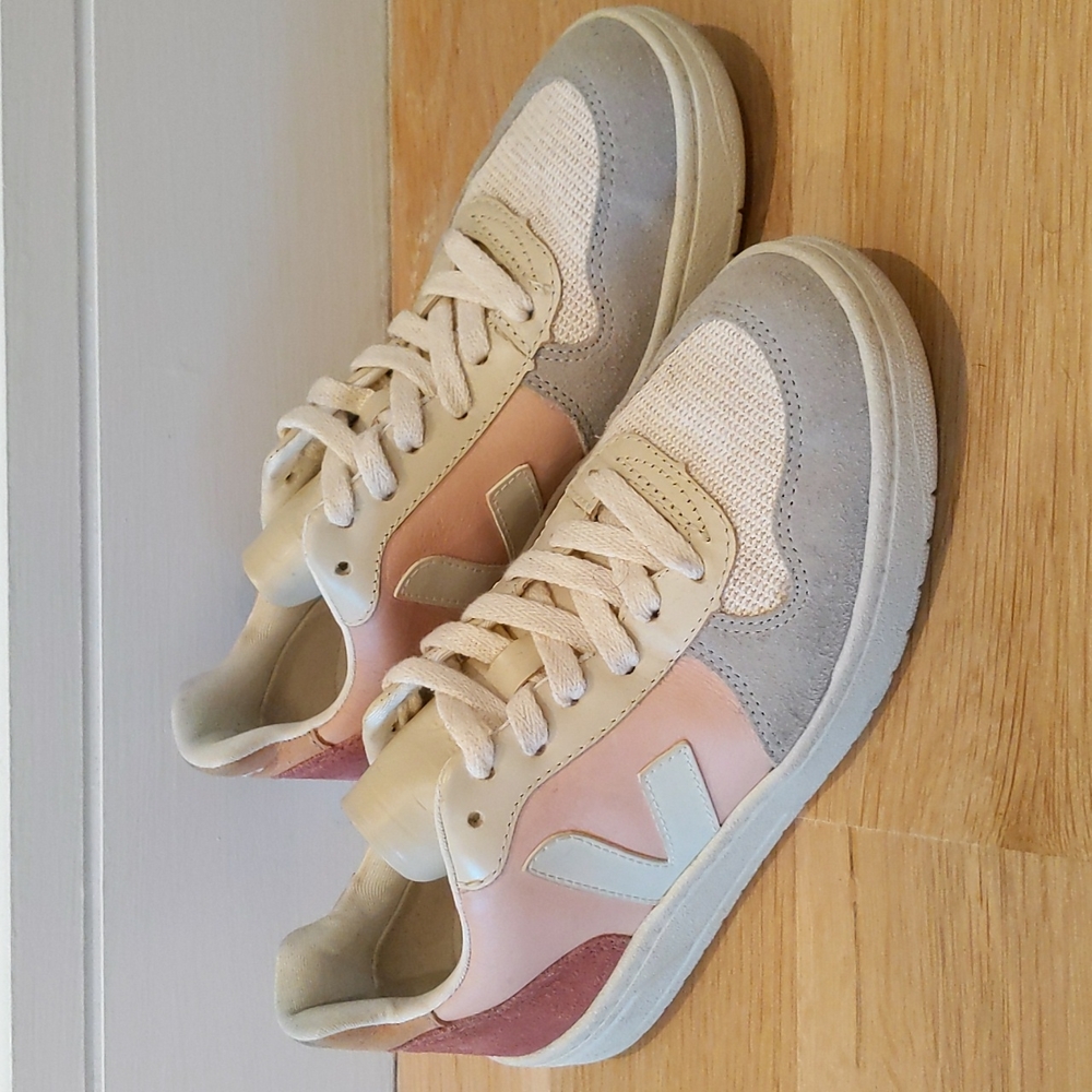 Veja V-10 sneakers